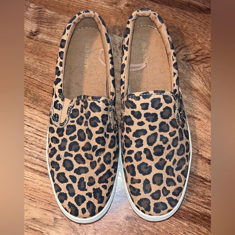 Women’s size 9 Old Navy cheetah print shoes